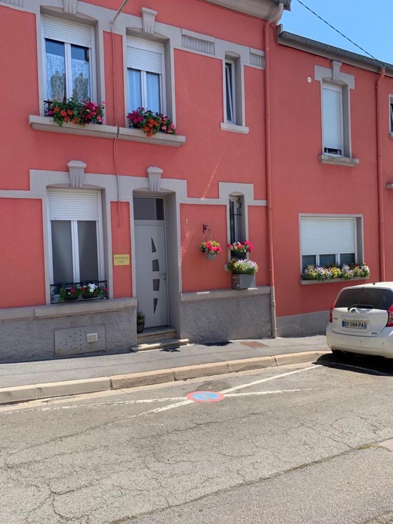 Couleur Framboise Homestay Longwy