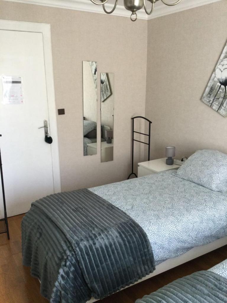 Homestay Couleur Framboise Longwy